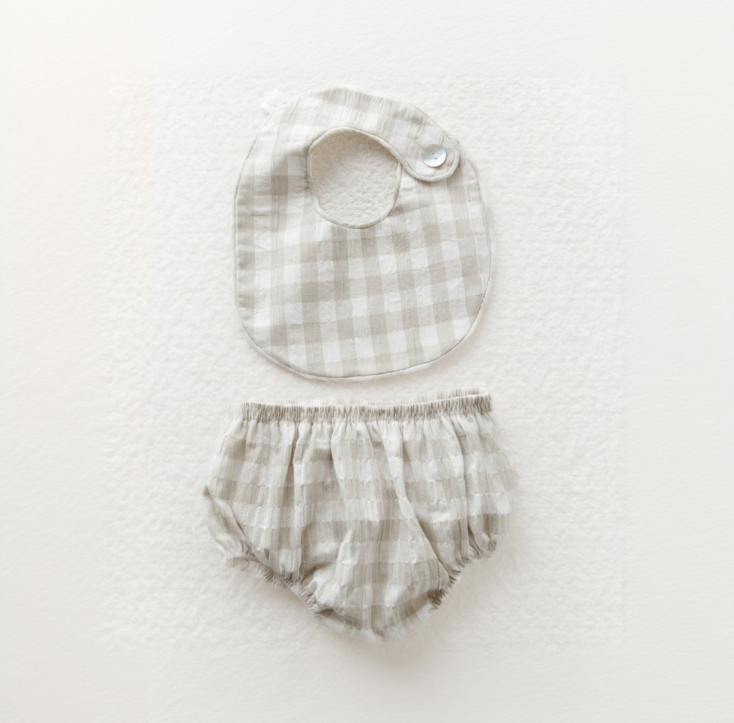 Conjunto de babero y bloomer